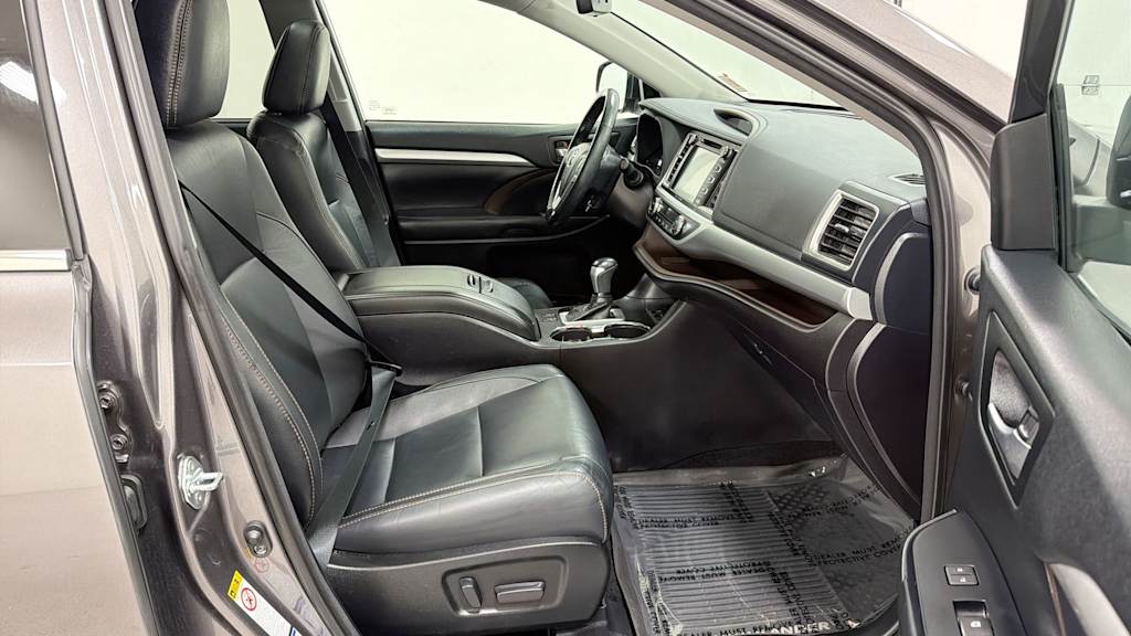 Thumbnail: 2018 Toyota Highlander - 33