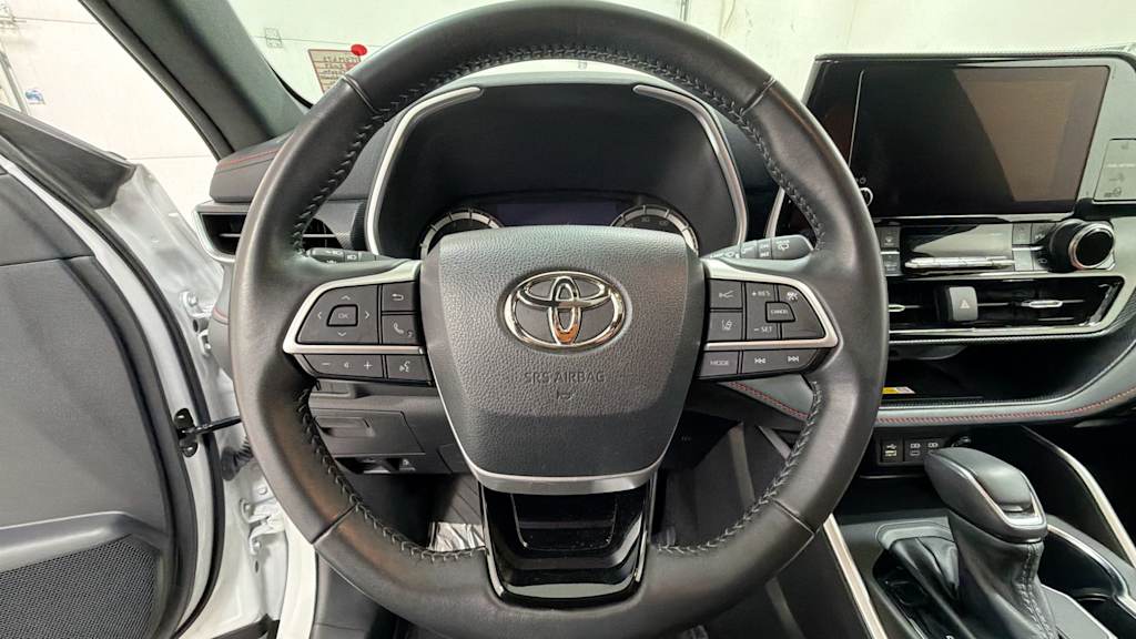 Thumbnail: 2023 Toyota Highlander - 10