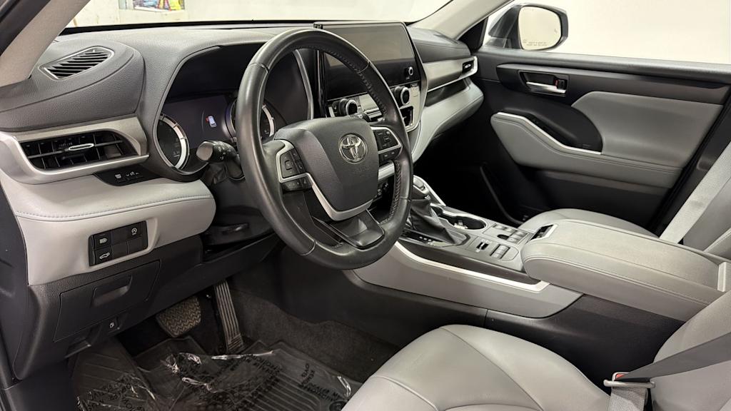 Thumbnail: 2023 Toyota Highlander - 2