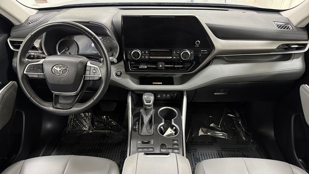 Thumbnail: 2023 Toyota Highlander - 13