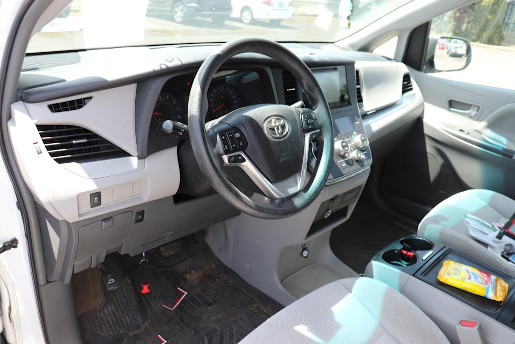Thumbnail: 2015 Toyota Sienna - 2