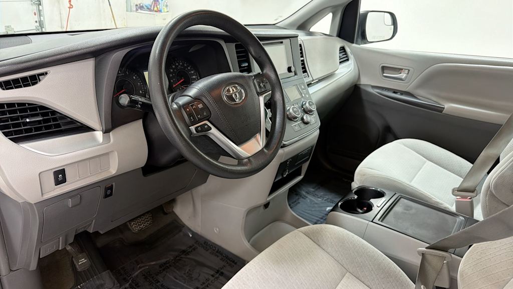Thumbnail: 2015 Toyota Sienna - 2