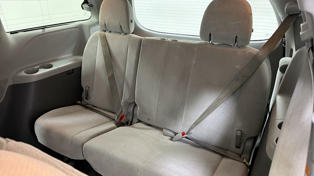Thumbnail: 2015 Toyota Sienna - 30