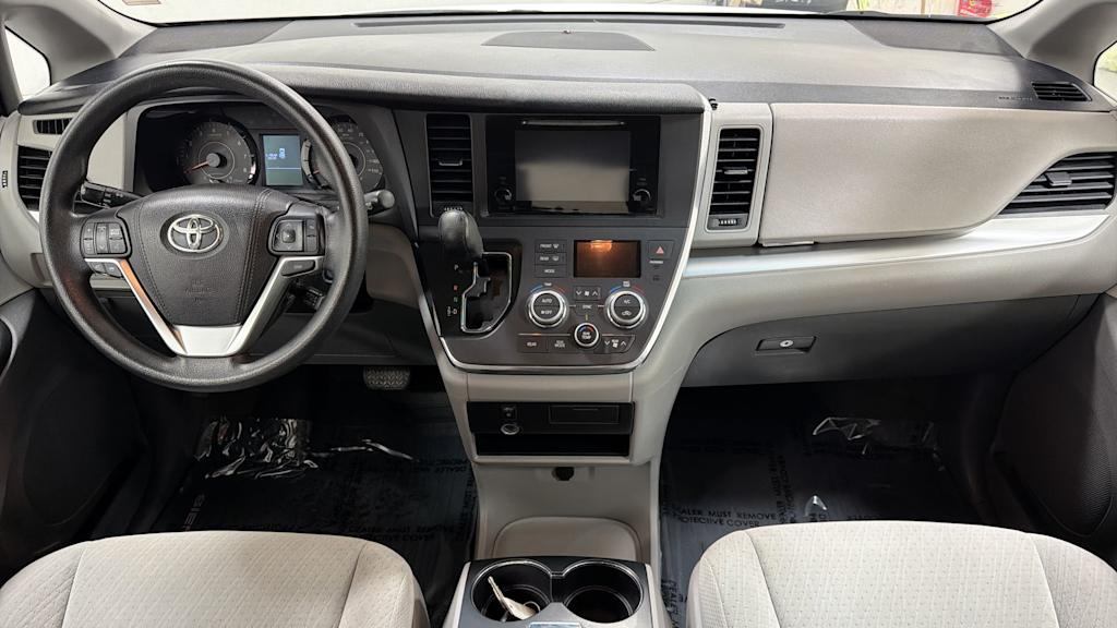 Thumbnail: 2015 Toyota Sienna - 13