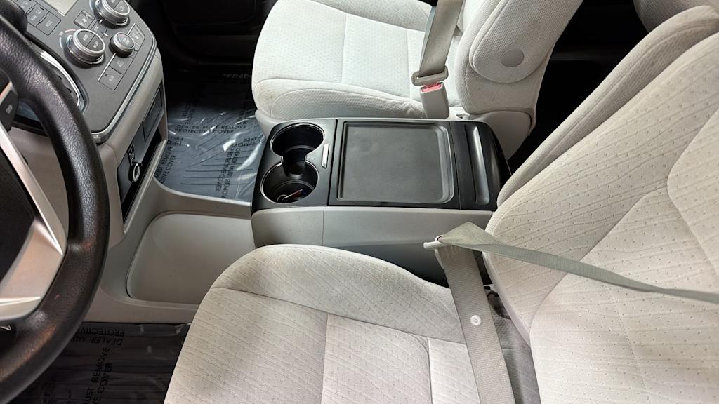 Thumbnail: 2015 Toyota Sienna - 29