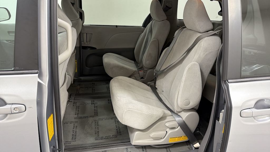 Thumbnail: 2013 Toyota Sienna - 13