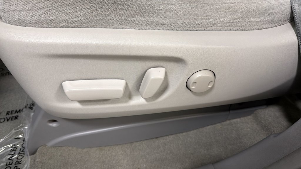 Thumbnail: 2013 Toyota Sienna - 24