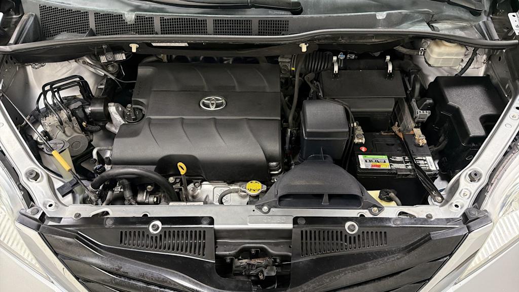 Thumbnail: 2013 Toyota Sienna - 9