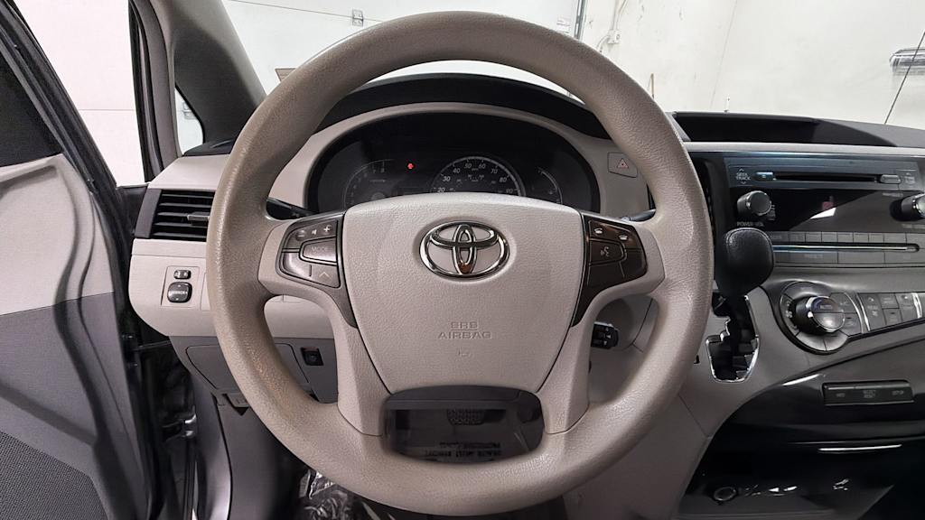Thumbnail: 2013 Toyota Sienna - 10