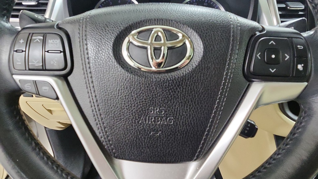 2015 Toyota Highlander XLE 26