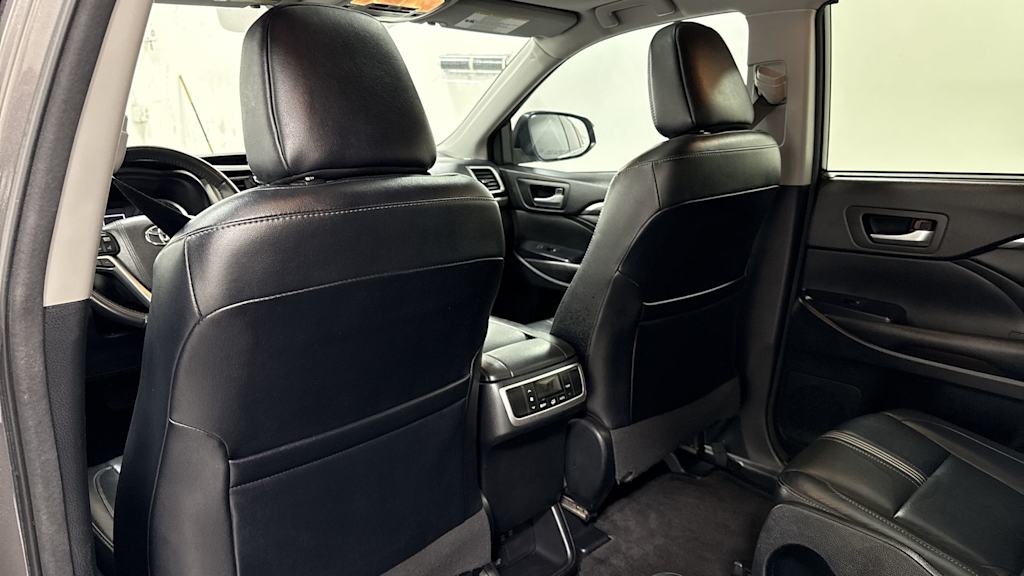 Thumbnail: 2017 Toyota Highlander - 33