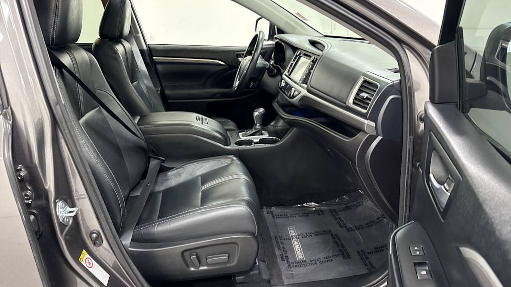 Thumbnail: 2017 Toyota Highlander - 12