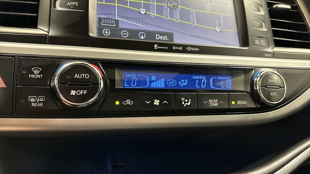 Thumbnail: 2017 Toyota Highlander - 29