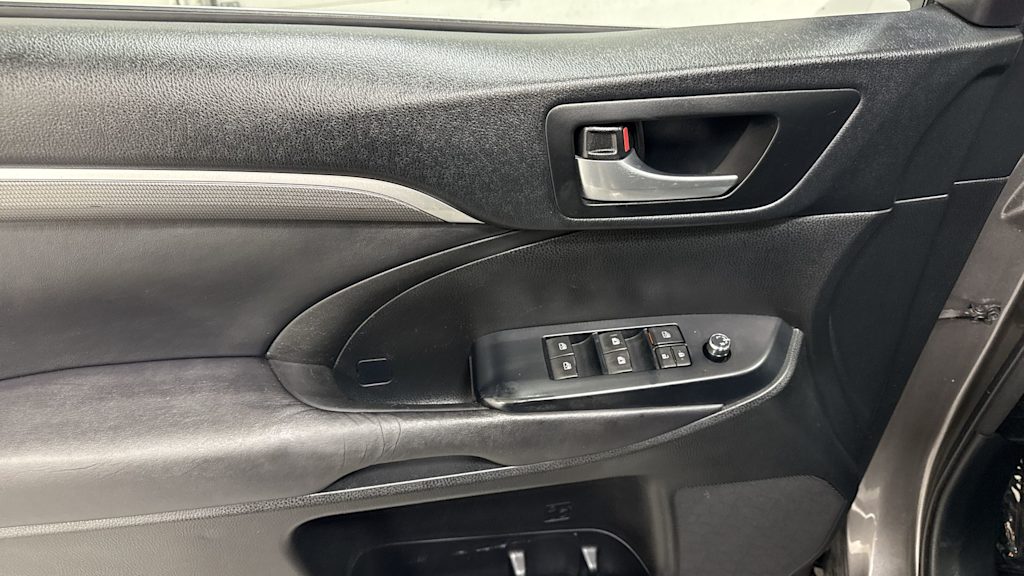 Thumbnail: 2017 Toyota Highlander - 26