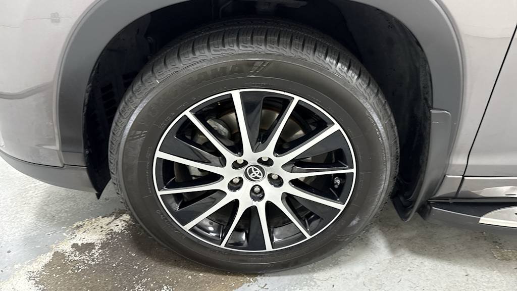 Thumbnail: 2017 Toyota Highlander - 8