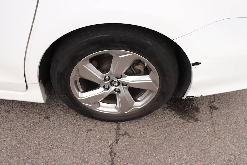 Thumbnail: 2014 Toyota Sienna - 7
