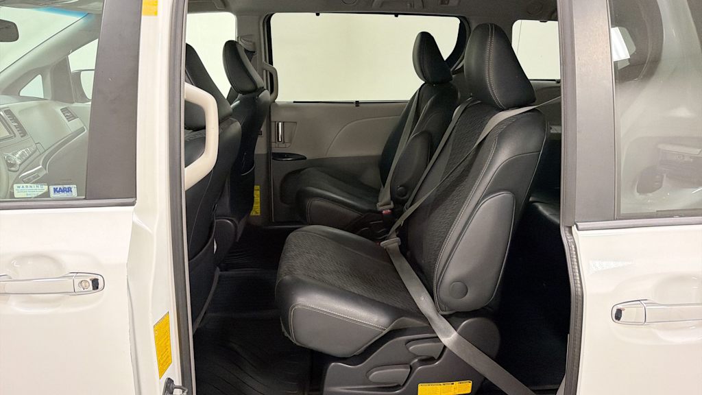 Thumbnail: 2014 Toyota Sienna - 12