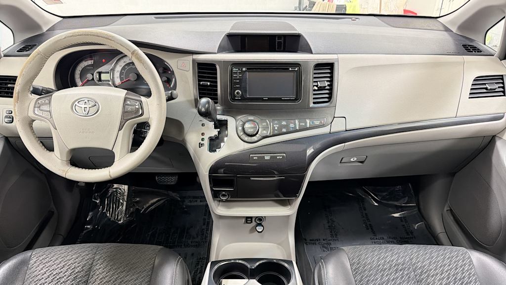 Thumbnail: 2014 Toyota Sienna - 13
