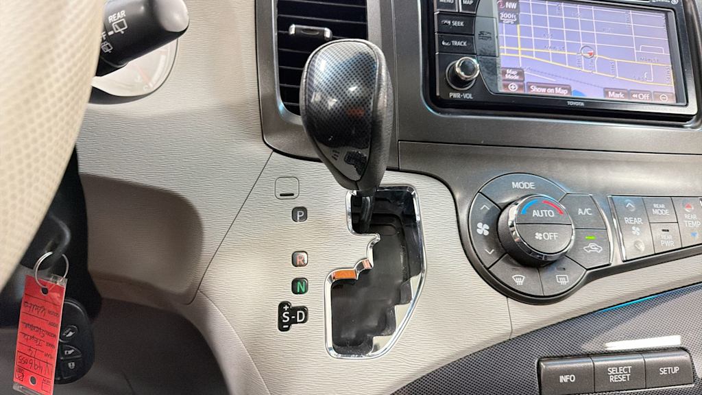 Thumbnail: 2014 Toyota Sienna - 15