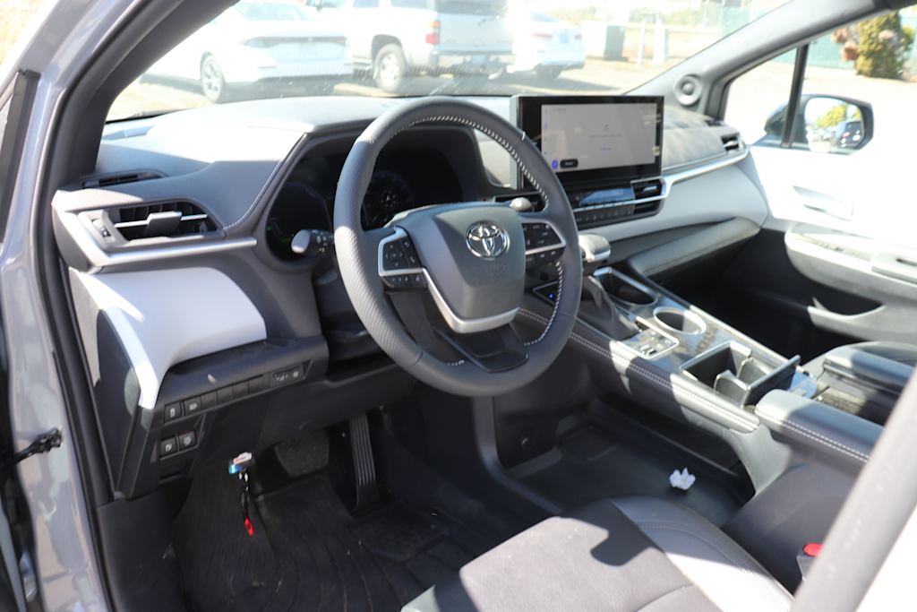Thumbnail: 2026 Toyota Sienna - 2