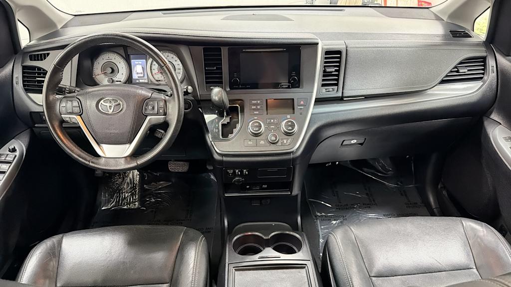 Thumbnail: 2017 Toyota Sienna - 13
