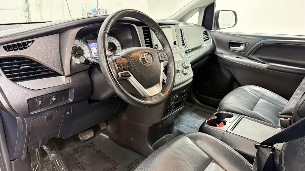 Thumbnail: 2017 Toyota Sienna - 2