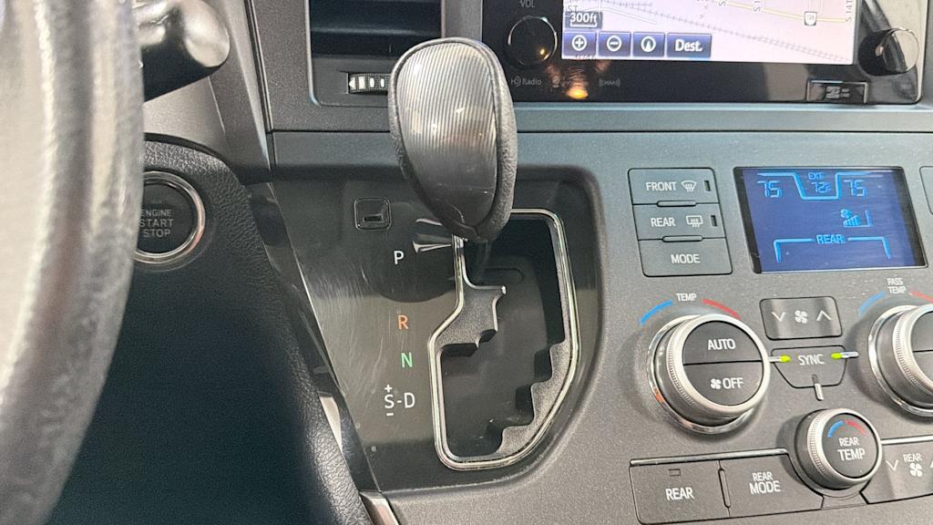 Thumbnail: 2017 Toyota Sienna - 15