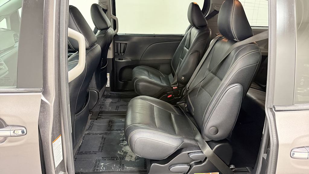 Thumbnail: 2017 Toyota Sienna - 29