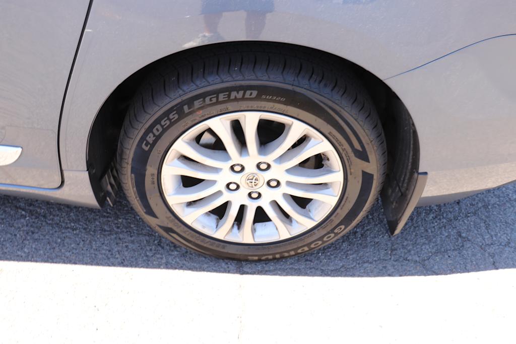 Thumbnail: 2015 Toyota Sienna - 7