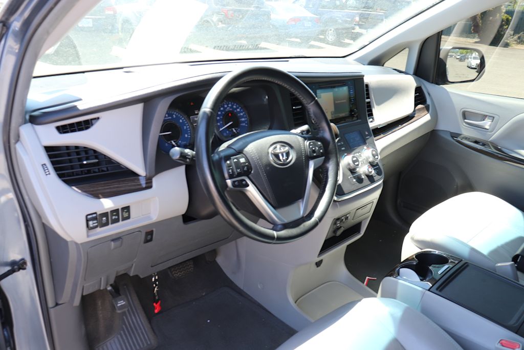 Thumbnail: 2015 Toyota Sienna - 2