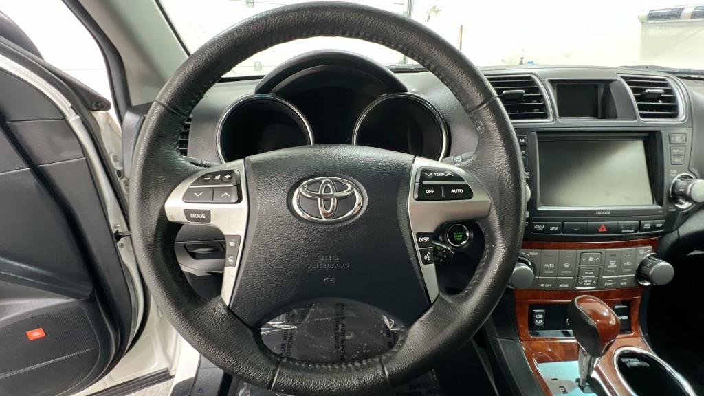 2012 Toyota Highlander Limited 9