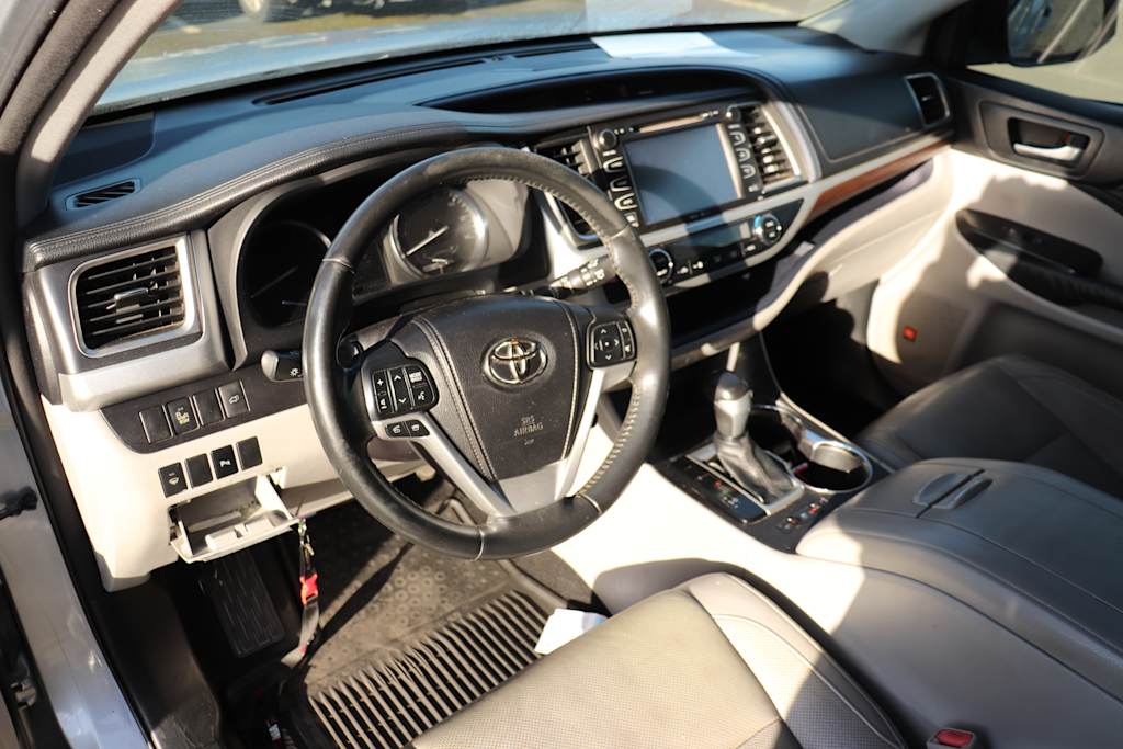 Thumbnail: 2014 Toyota Highlander - 2