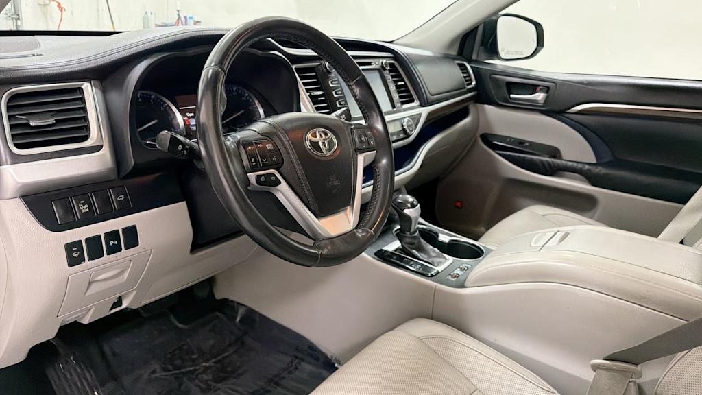Thumbnail: 2014 Toyota Highlander - 2