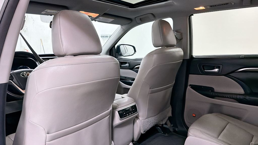 Thumbnail: 2014 Toyota Highlander - 32