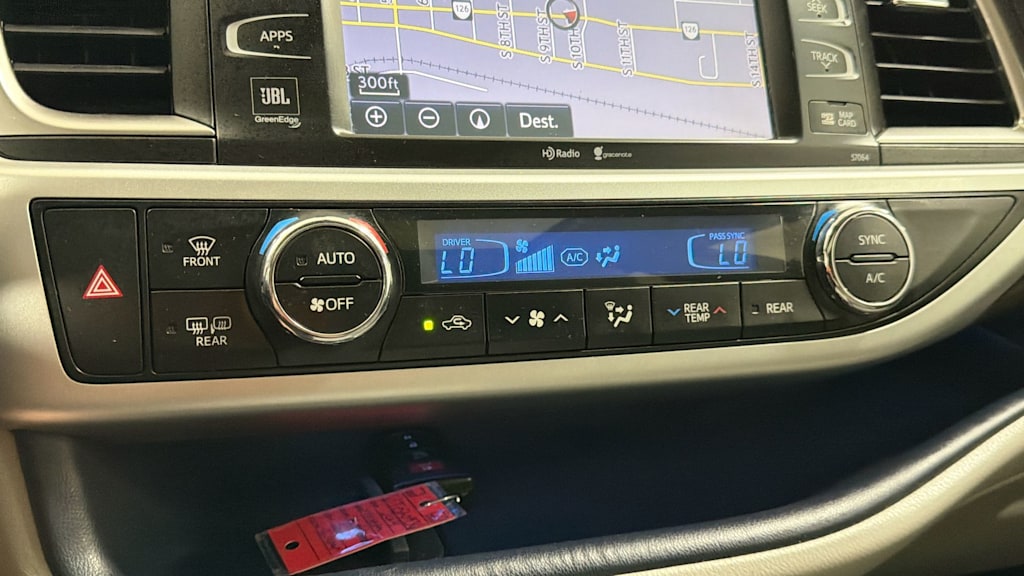 Thumbnail: 2014 Toyota Highlander - 29