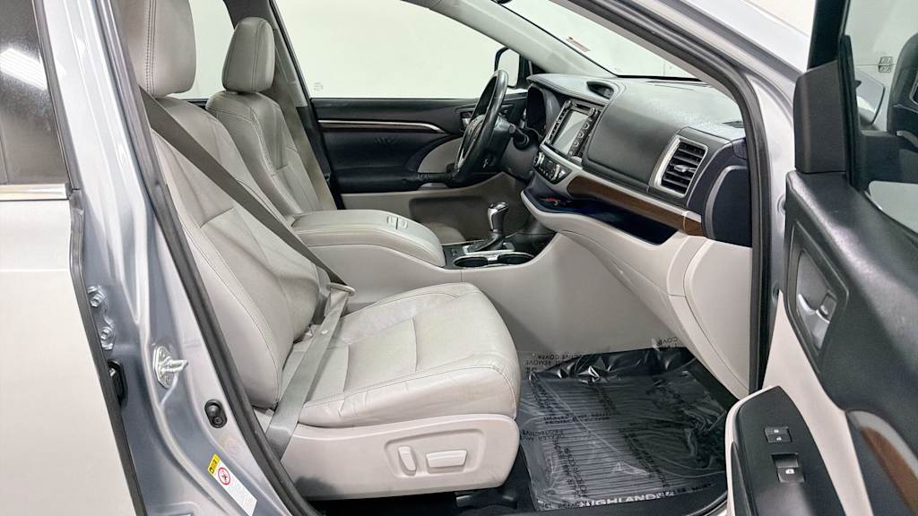 Thumbnail: 2014 Toyota Highlander - 33