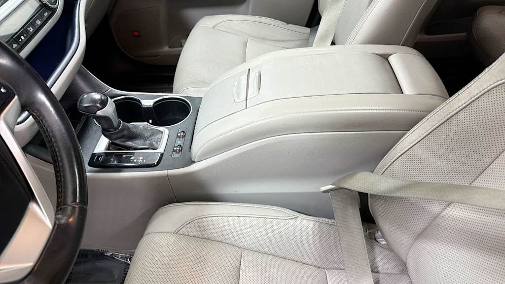 Thumbnail: 2014 Toyota Highlander - 30