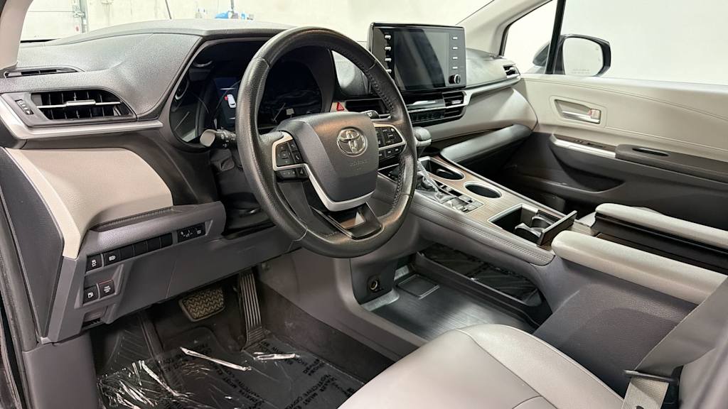 Thumbnail: 2022 Toyota Sienna - 2