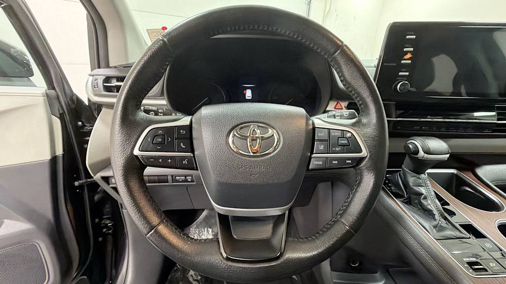 Thumbnail: 2022 Toyota Sienna - 10