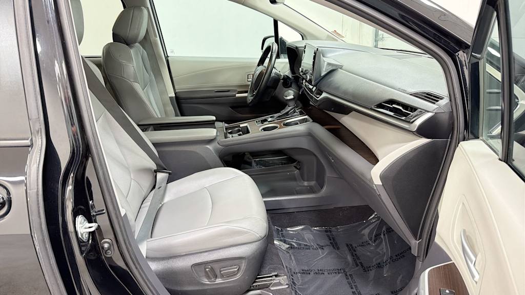 Thumbnail: 2022 Toyota Sienna - 32
