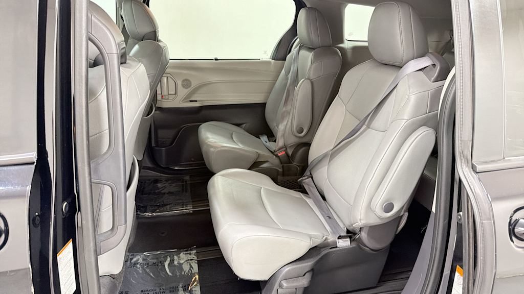 Thumbnail: 2022 Toyota Sienna - 13