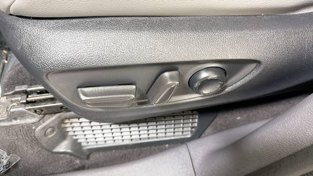 Thumbnail: 2022 Toyota Sienna - 25