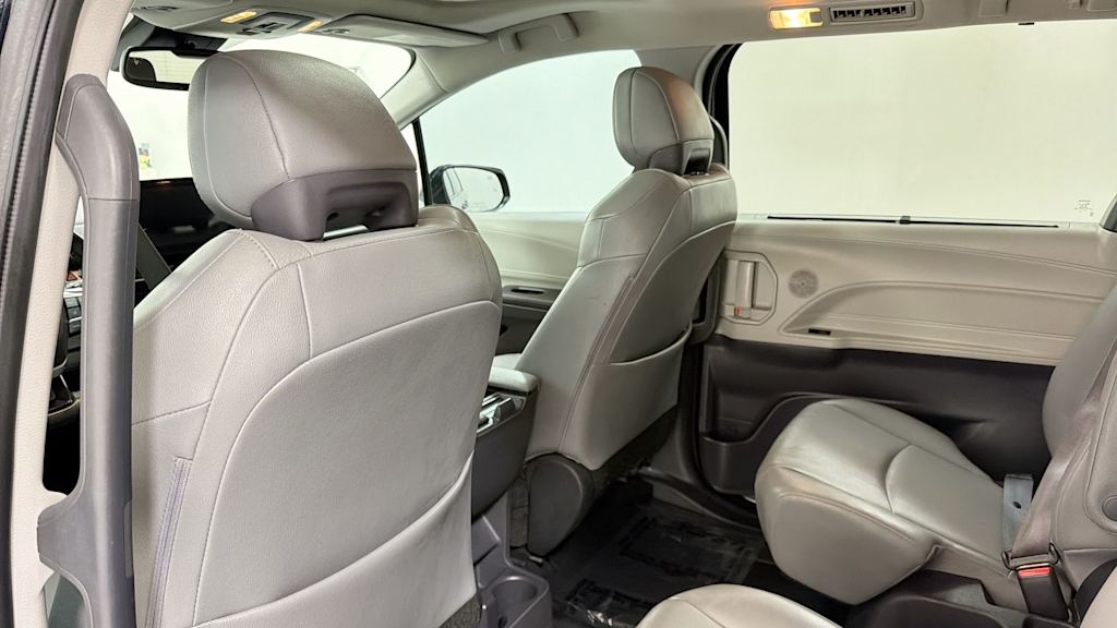 Thumbnail: 2022 Toyota Sienna - 31