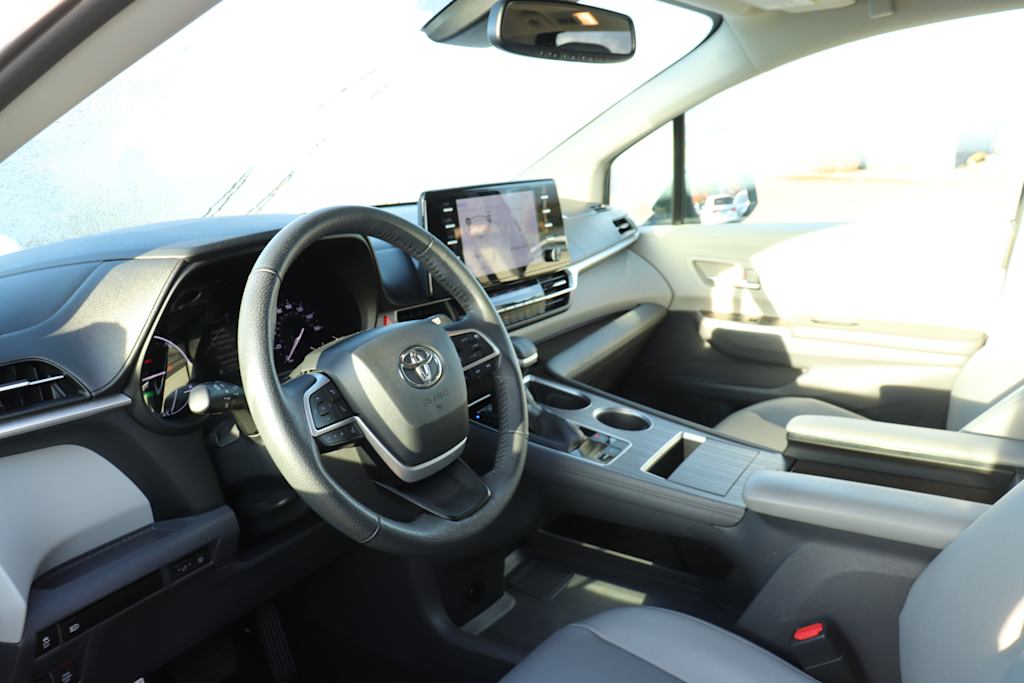 Thumbnail: 2023 Toyota Sienna - 2