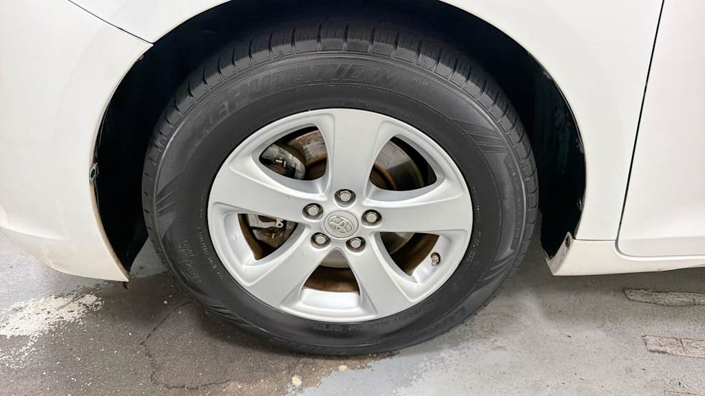 Thumbnail: 2015 Toyota Sienna - 8