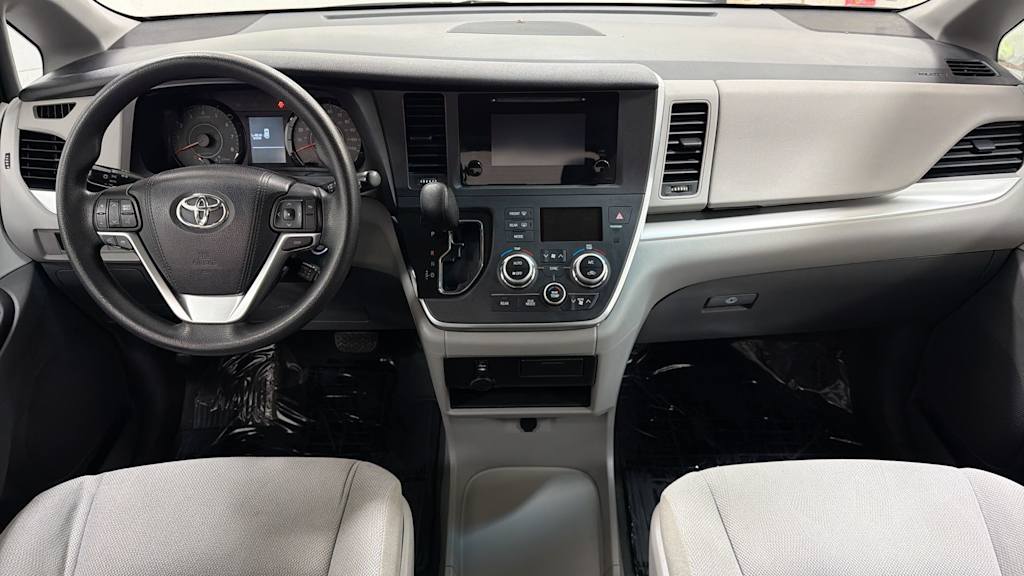 Thumbnail: 2015 Toyota Sienna - 14