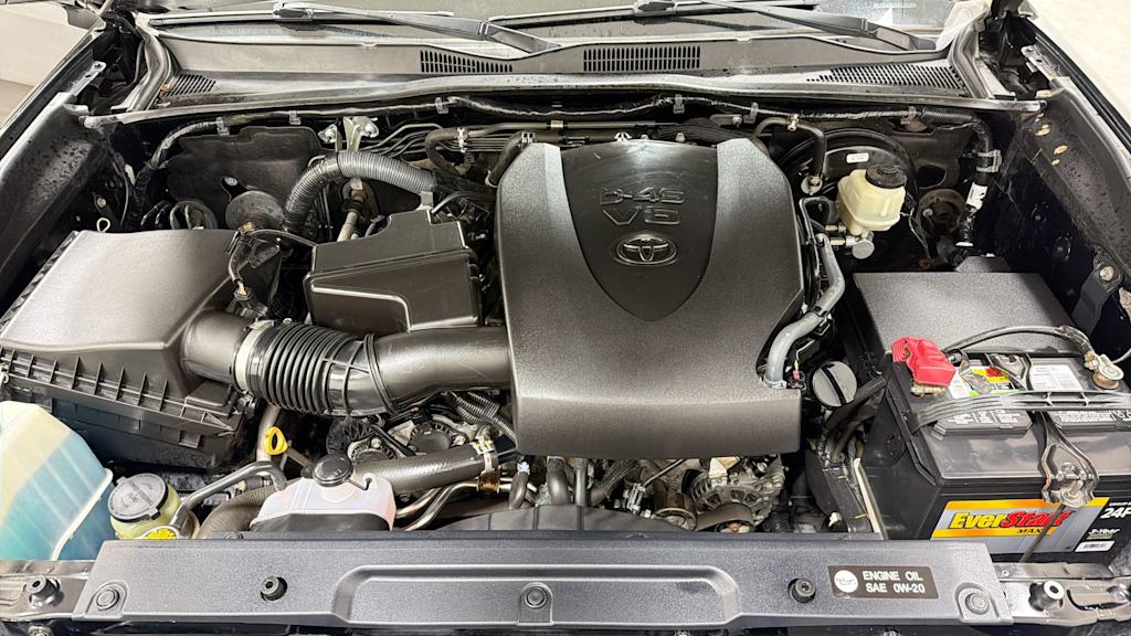 Thumbnail: 2016 Toyota Tacoma - 8