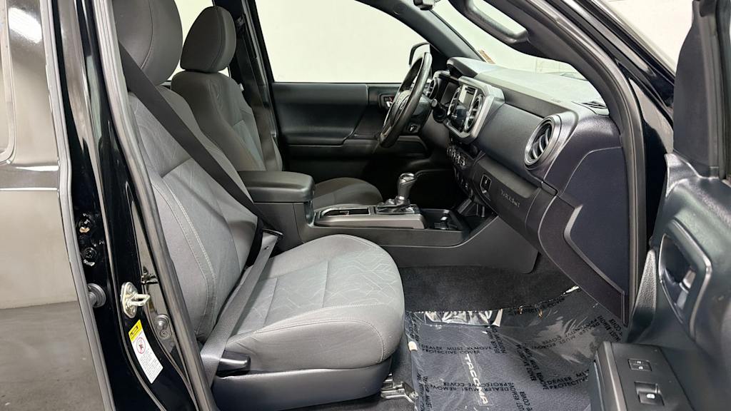 Thumbnail: 2016 Toyota Tacoma - 30