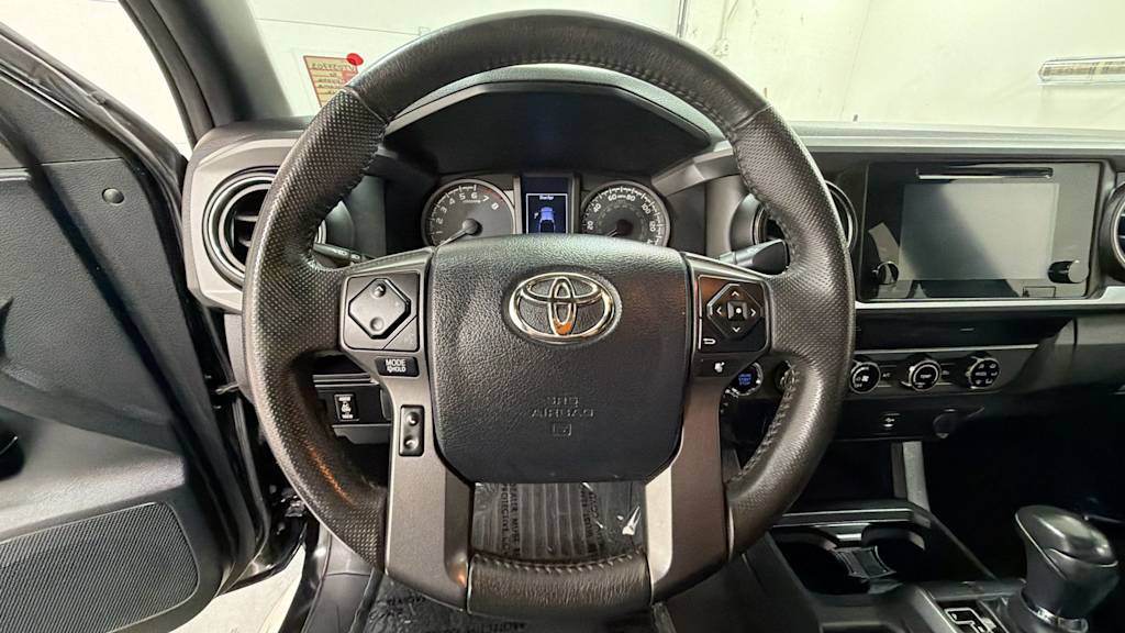 Thumbnail: 2016 Toyota Tacoma - 9