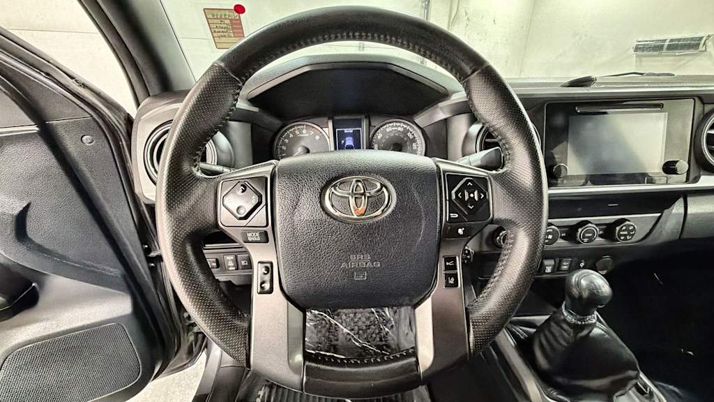 Thumbnail: 2019 Toyota Tacoma - 10